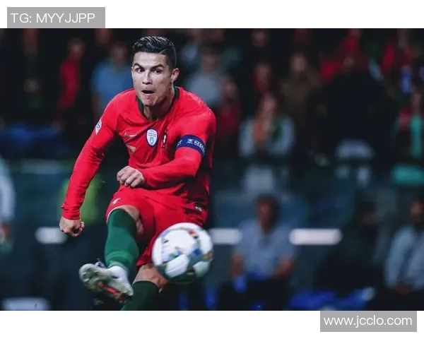 带孔的足球明星揭秘他们的独特魅力与场上风采