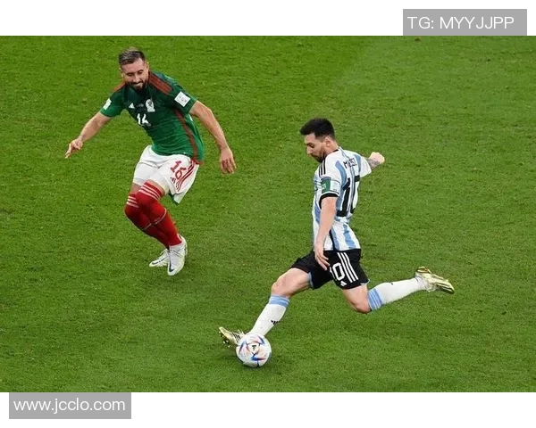 各国足球明星精彩瞬间解说图集展现球场魅力与风采