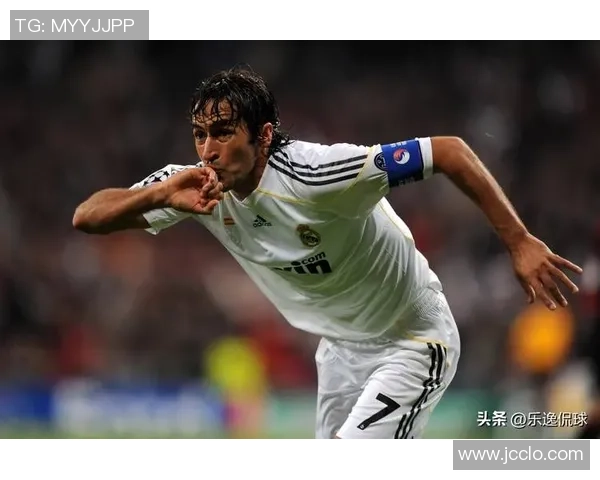 去年足球界震惊的消息一位传奇明星的离世引发全球哀悼