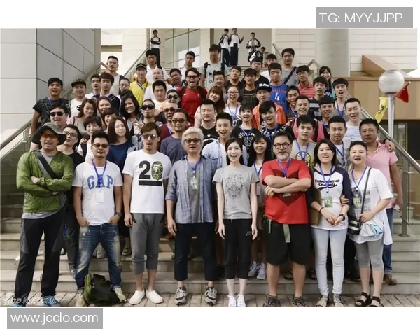 江疏影与足球明星的偶遇瞬间引发热议粉丝们纷纷围观分享精彩时刻 江疏影与足球明星的偶遇瞬间引发热议粉丝们纷纷围观分享精彩时刻