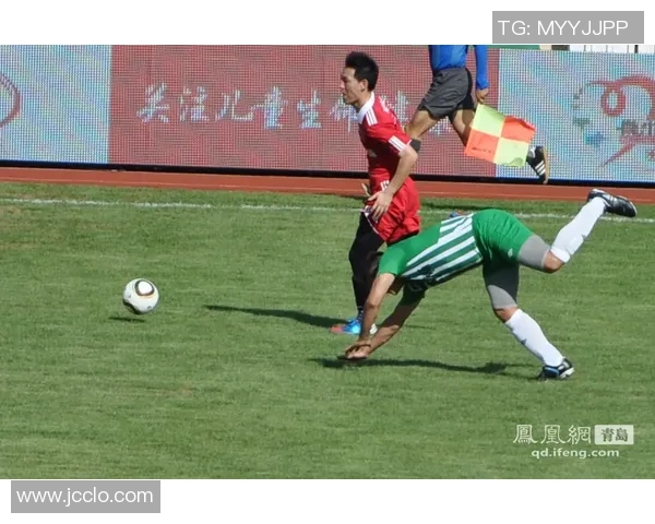 香港足球明星队精彩瞬间展现团结与拼搏精神的完美时刻 香港足球明星队精彩瞬间展现团结与拼搏精神的完美时刻