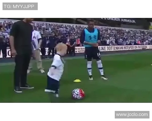 喜剧足球明星盘点那些在球场上也能逗笑观众的传奇人物