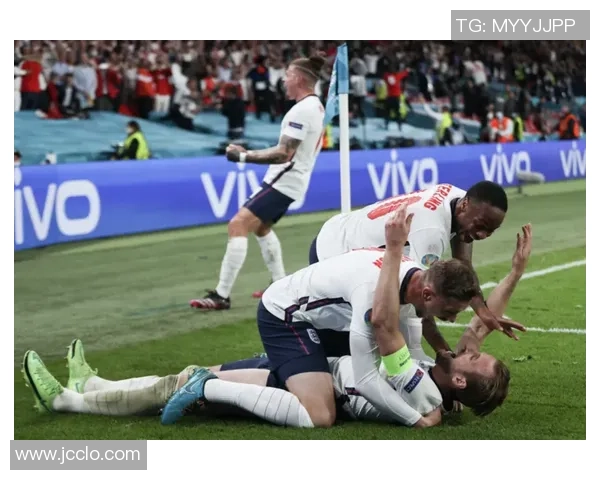 重庆足球队的奋斗历程与冠军赛背后的故事揭秘